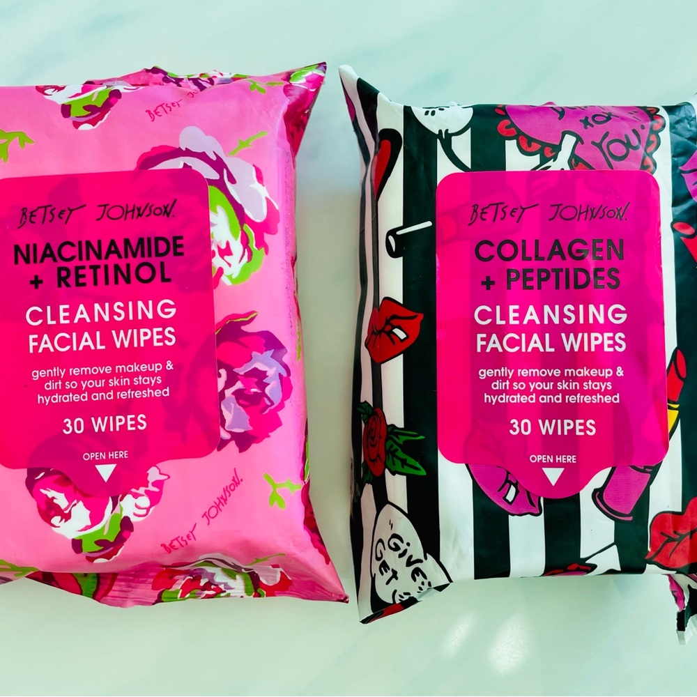New! Betsey Johnson Pink Floral Cleansing Wipes